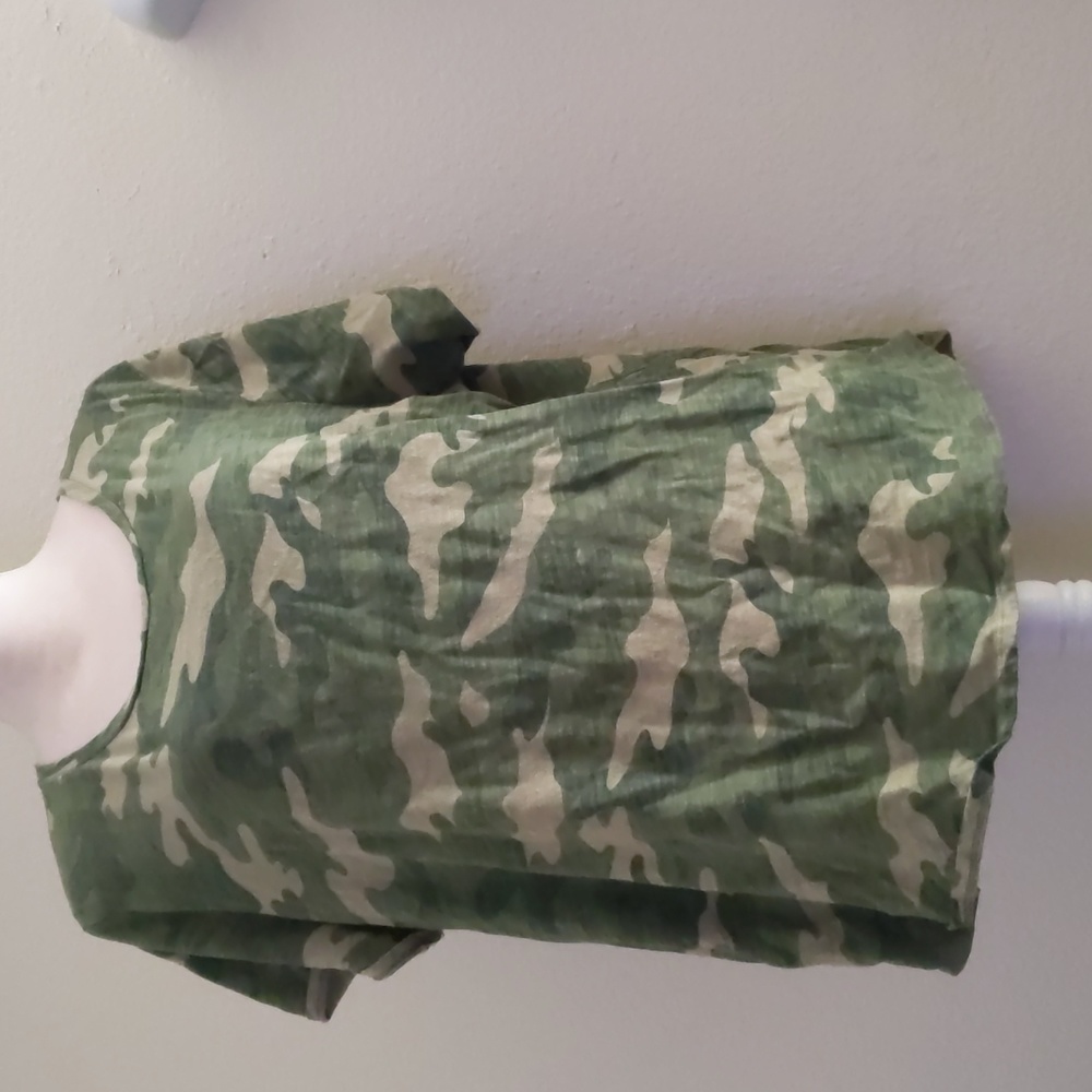 Old navy everywhere camo Tshirt 100% cotton size XXL